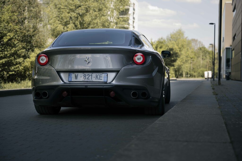 Ferrari - Supercar vintage ville - photographe de voitures sur Nantes